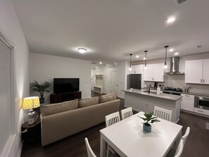 Nicht klassifiziertes Bild, 2 von 32, Schaltfläche