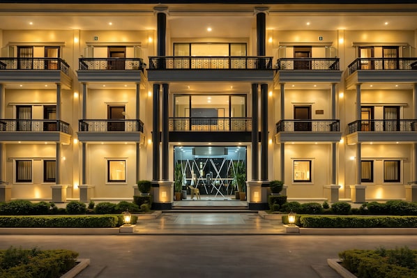 تفاصيل الفندق من الخارج