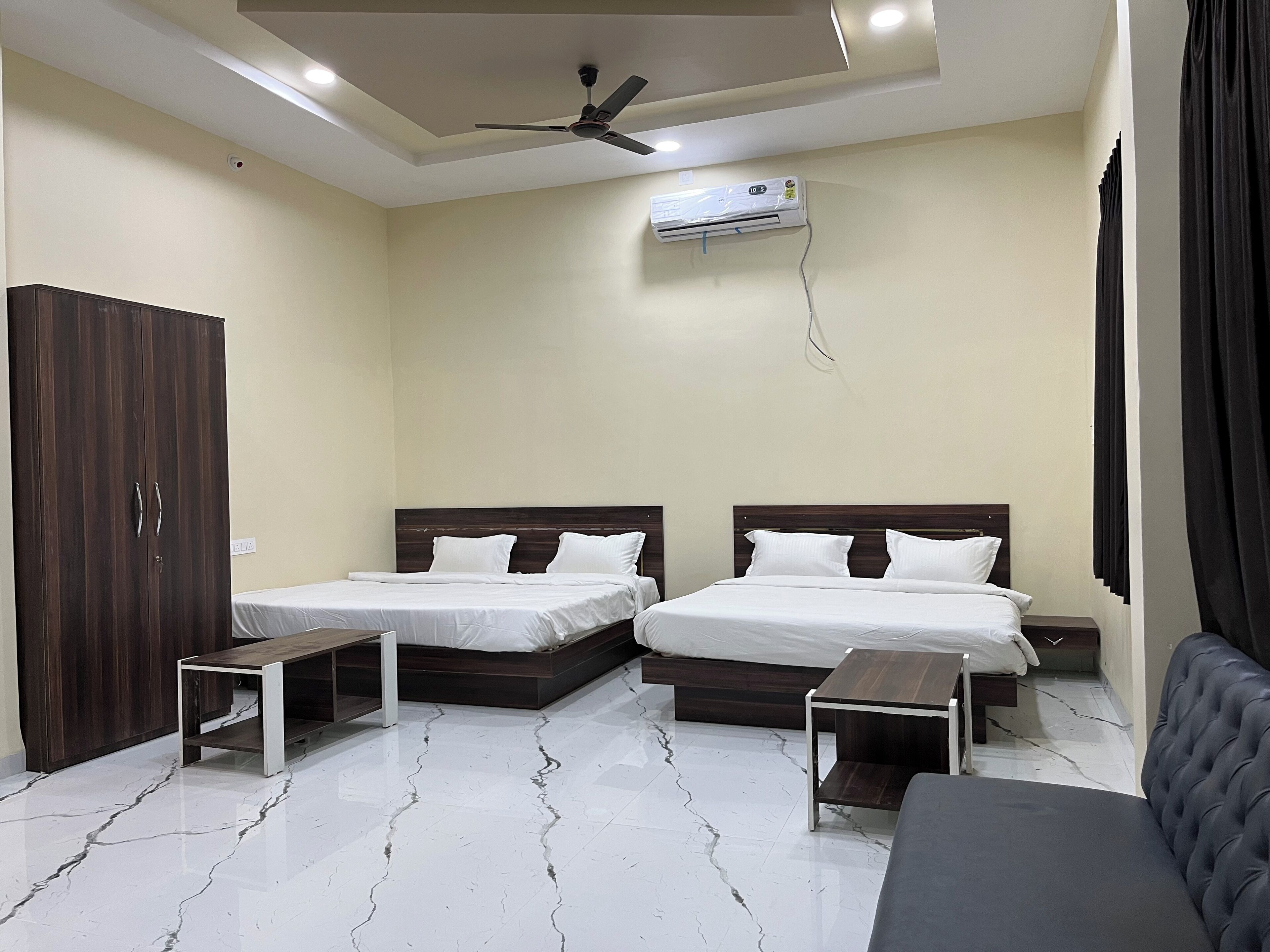 Chambre quadruple supérieure | Bureau, espace de travail pour ordinateurs portables