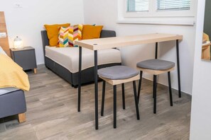 Studiolejlighed - terrasse - bjergudsigt