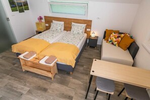 Brankas, setrika/meja setrika, dan Wi-Fi gratis