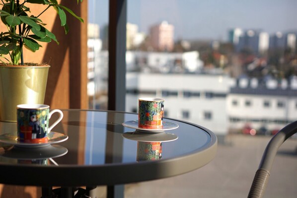 Outdoor dining - Slaska 13 by Grand Apartments (Gdańsk)