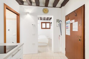 Unclassified image, 2 of 40, button - Venice, Ghetto, Campo della Maddalena, Rialto, near train station, Wi-Fi (Venezia)