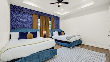 4 bedrooms, iron/ironing board, internet, bed sheets