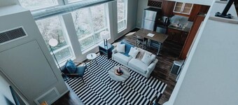 Cozy Family Penthouse with Pool & Balcony over Forest Park Skyline in St. Louis