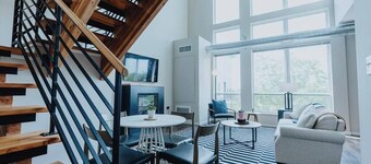 Cozy Family Penthouse with Pool & Balcony over Forest Park Skyline in St. Louis