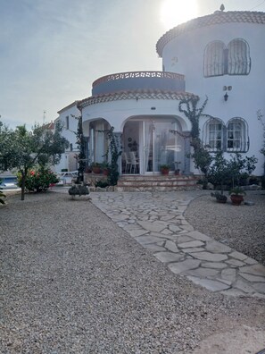 Exterior detail - VILLA ANTONIA (Les Tres Cales)