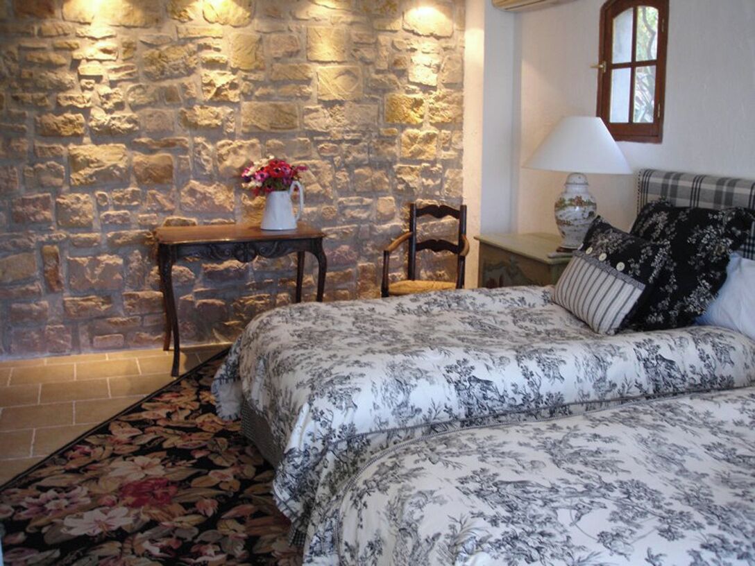 4 bedrooms, desk, iron/ironing board, free WiFi