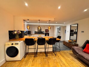 Interior - Home from home, Mid - long stays. Modern, cosy and comfy! (St Albans)