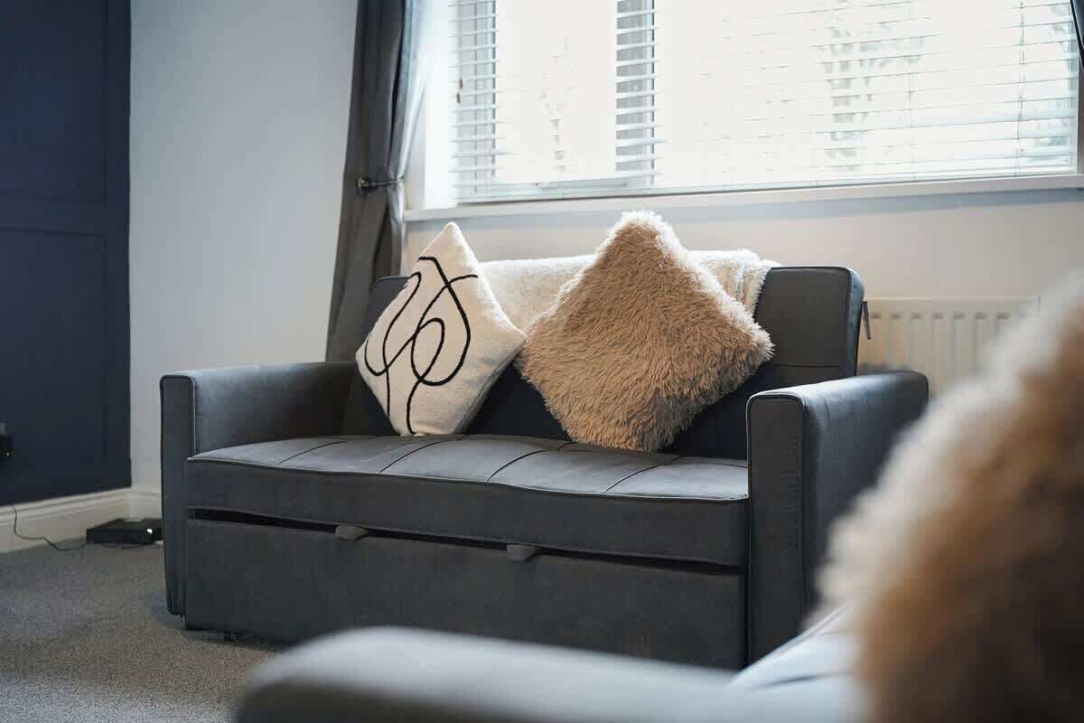 Work Friendly 3 Bed House With Sofa Beds, Sleeps 7 - Durham