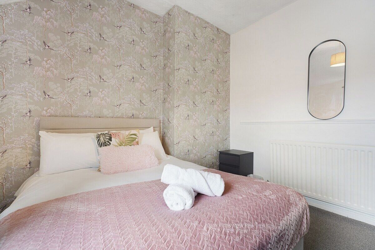 3 makuuhuonetta, silitysrauta/-lauta, ilmainen Wi-Fi, vuodevaatteet