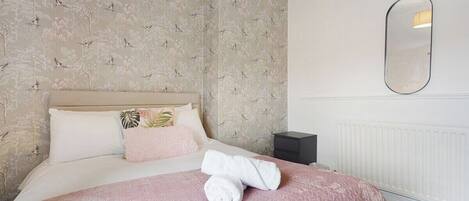 3 makuuhuonetta, silitysrauta/-lauta, ilmainen Wi-Fi, vuodevaatteet