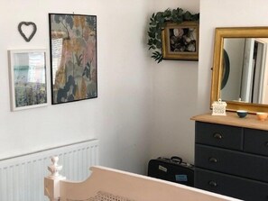 Unclassified image, 2 of 30, button - Coastal 3 Bed | Steps from Redcar Beach & Station (Redcar and Cleveland)