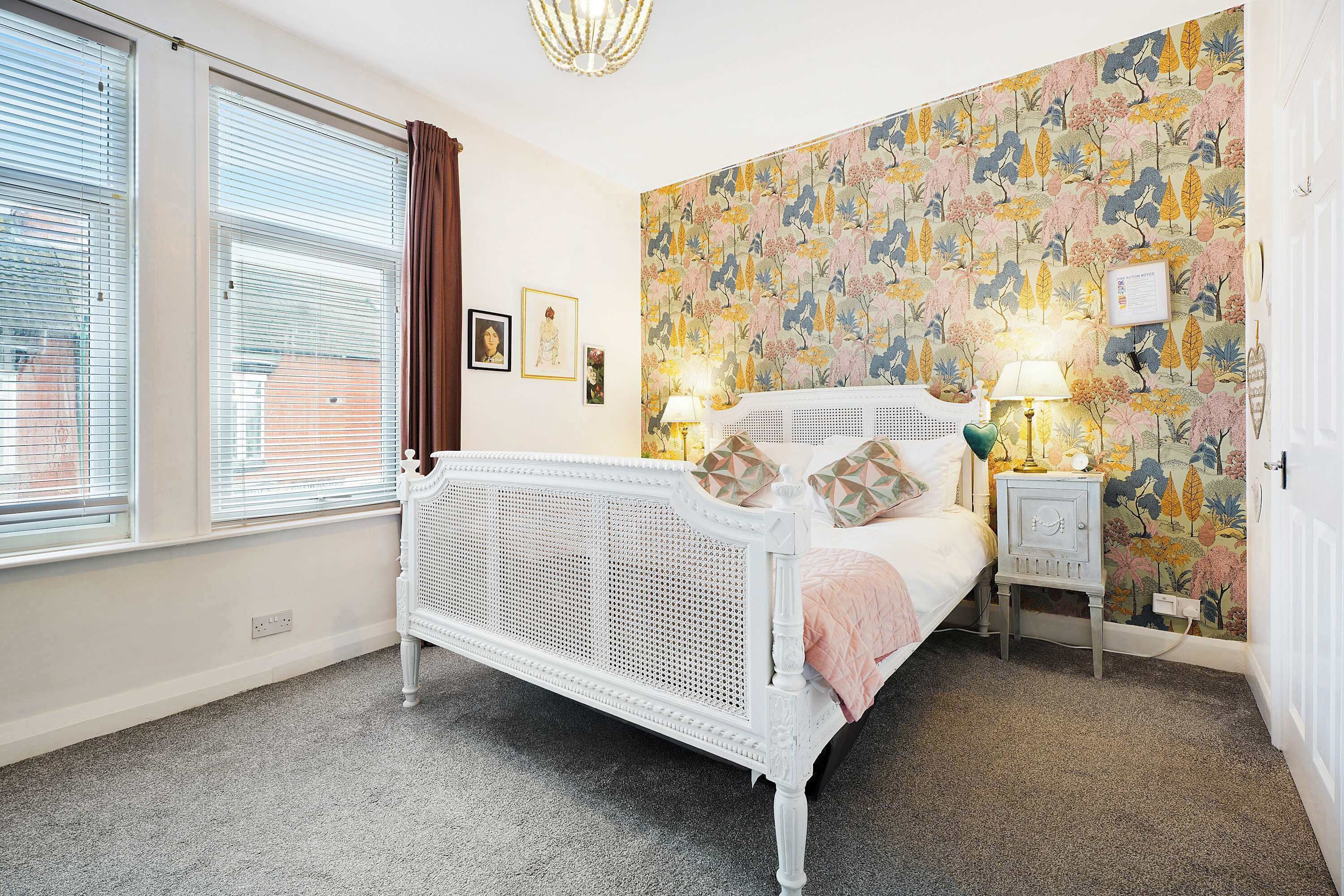 3 bedrooms, iron/ironing board, bed sheets