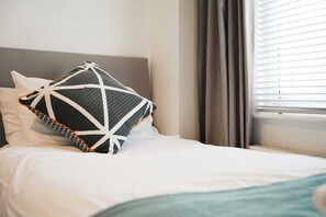 3 bedrooms, iron/ironing board, bed sheets