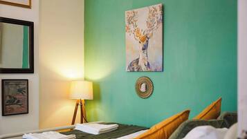 3 bedrooms, iron/ironing board, bed sheets