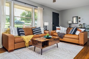 Unclassified image, 3 of 51, button - 4 mins to LU ~ Cozy Home ~ Game Room ~ Fire Pit (Lynchburg)