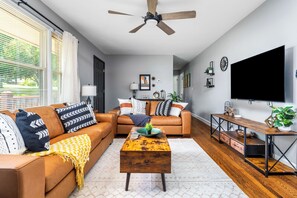 Unclassified image, 4 of 51, button - 4 mins to LU ~ Cozy Home ~ Game Room ~ Fire Pit (Lynchburg)