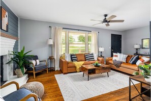 Unclassified image, 2 of 51, button - 4 mins to LU ~ Cozy Home ~ Game Room ~ Fire Pit (Lynchburg)