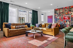 TV, offices - Sleeps 20: Views, HotTub, FirePit, Grill, Parking (Nashville)
