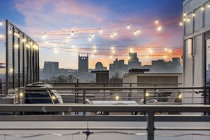 Terrace/patio - Sleeps 20: Views, HotTub, FirePit, Grill, Parking (Nashville)