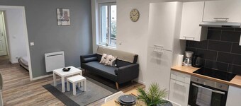 Quiet Downtown Ground-Floor Apartment with Parking