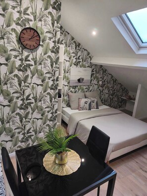 1 bedroom, WiFi - Comfortable Studio with Parking (Charleville-Mézières)