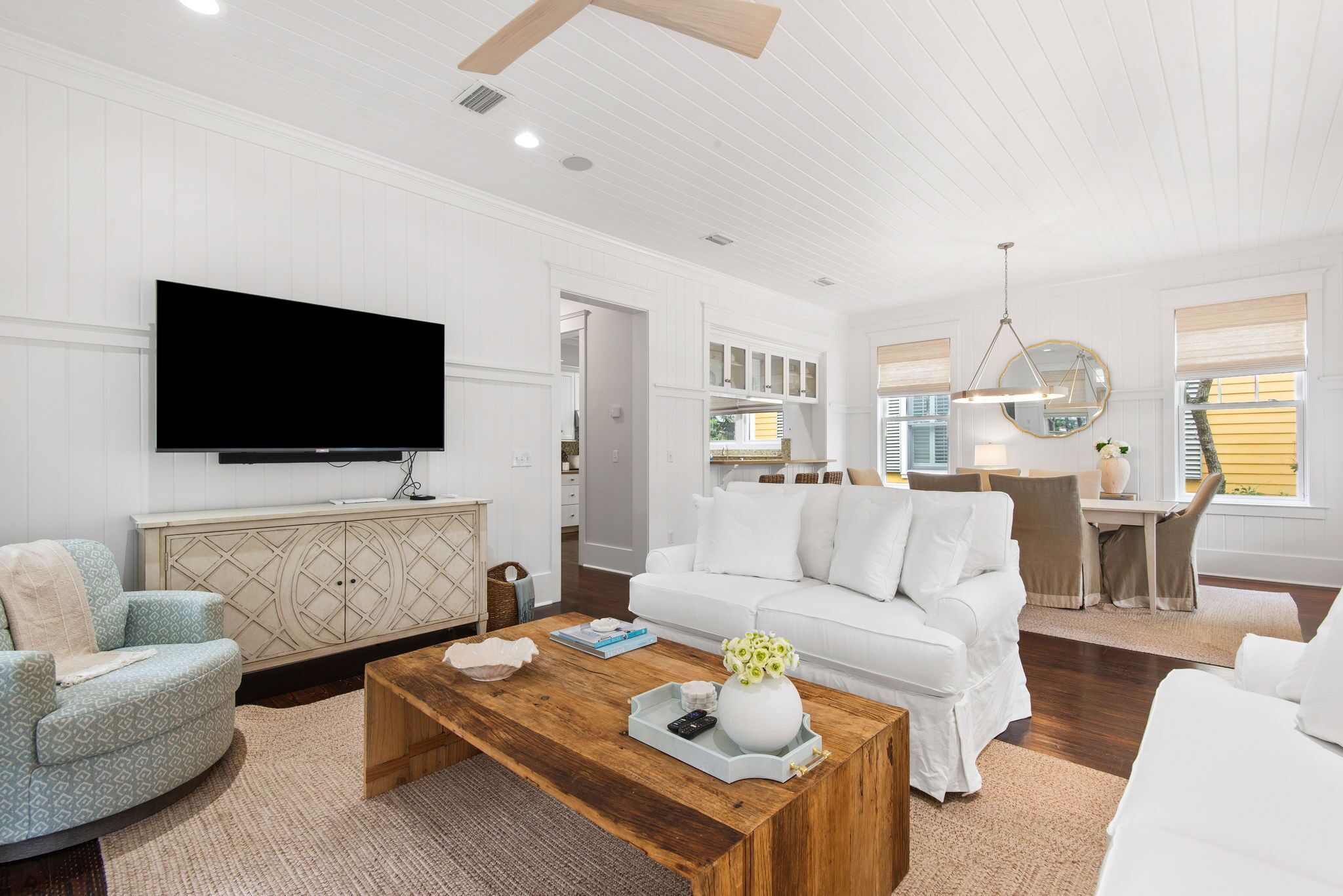 Smart TV, fireplace