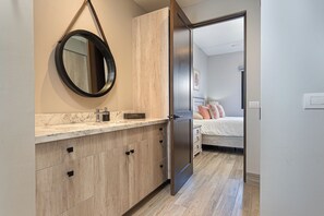 2 bedrooms, free WiFi, bed sheets - Mavila Quivira condo & rooftop with sunset view! (Cabo San Lucas)