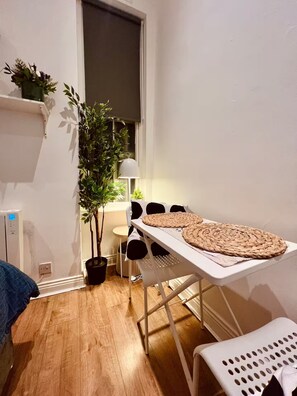 Uklassifisert bilde, 4 av 6, knapp