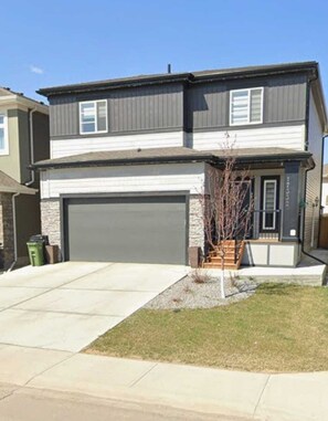 Exterior - Modern Cozy Suite - Private Entrance (Edmonton)
