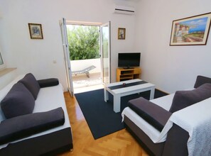 Apartment (Two Bedroom Apartment with Terrace an) | 10 bedrooms, free WiFi - Comfort Apartments Delminium With Sea View (Novalja)