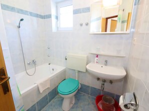 Apartment (One Bedroom Apartment with Terrace an) | Bathroom | Shower, towels - Comfort Apartments Delminium With Sea View (Novalja)