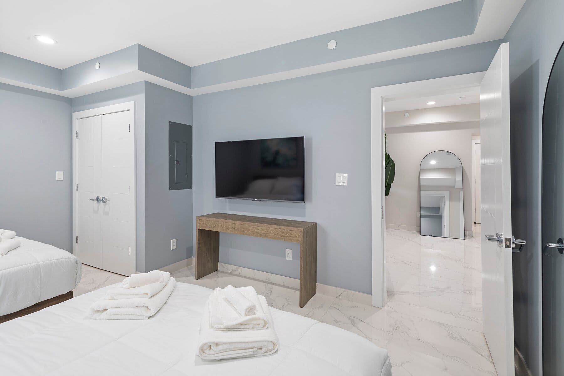 4 bedrooms, iron/ironing board, WiFi, bed sheets