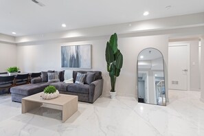 TV, offices - Ammos Luxury Living- Crete & Kefalonia Suites (Ventnor City)