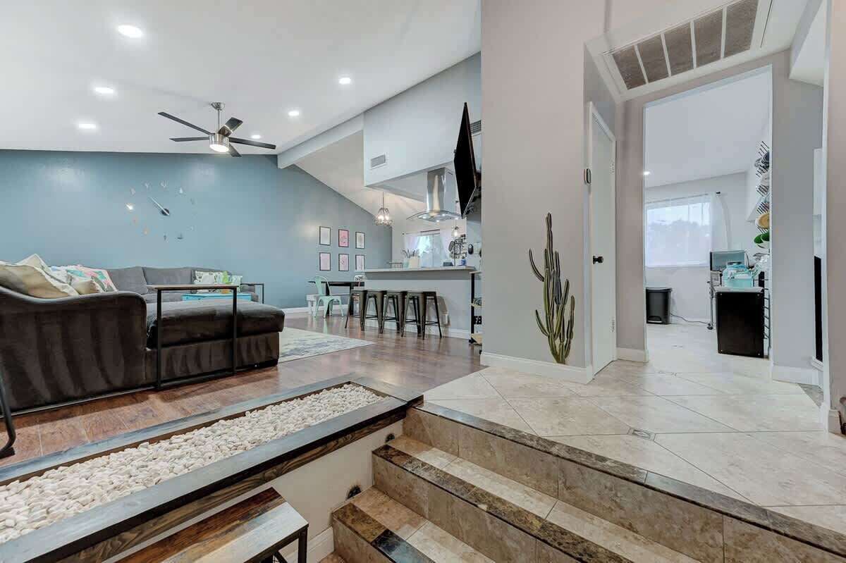 Televisión y oficina 