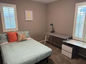 Room - Classy & Comfy Modern Home w/ Patio (Las Vegas)