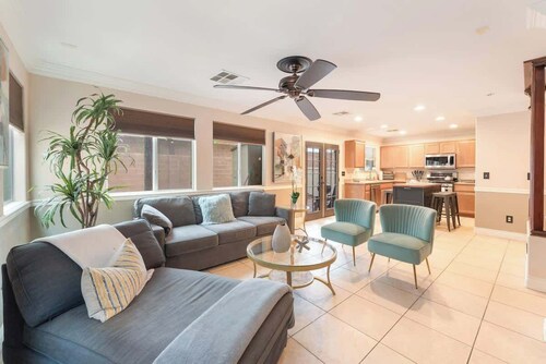 Convenient & Cozy: Your Relaxing Home Base for the Month