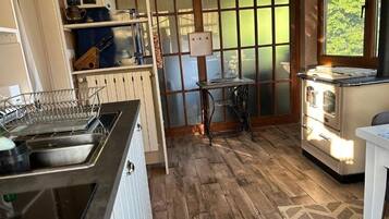 KĂŒhlschrank, Ofen, Herdplatte, GeschirrspĂŒler