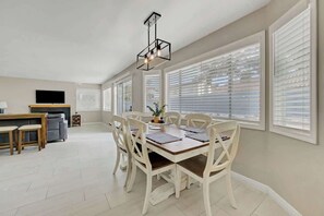 Dining - Prime and Relax Abode (Henderson)