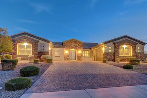 Exterior - Pristine Paradise (Las Vegas)