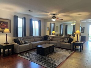 TV, fireplace, offices - Comfortable & Clean (Henderson)