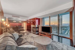 TV, fireplace - City Chic - Full Strip Views! (Las Vegas)