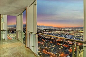 Property grounds - City Chic - Full Strip Views! (Las Vegas)