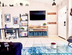 Interior - Stylish Serenity - Gated! (Las Vegas)