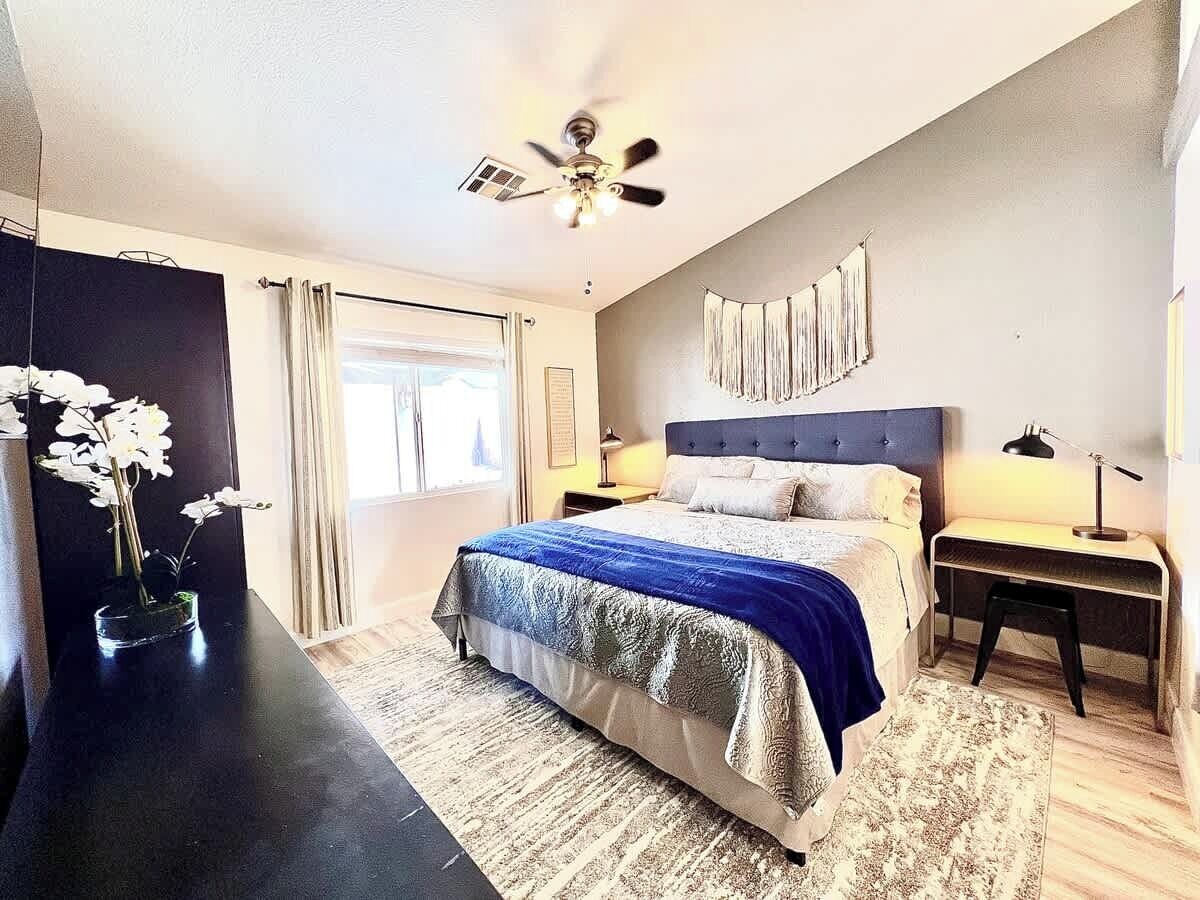3 habitaciones, tabla de planchar con plancha, wifi y ropa de cama 