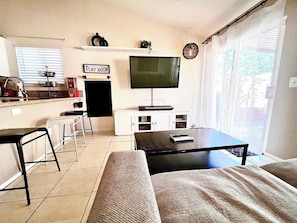 TV, offices - Stylish Serenity - Gated! (Las Vegas)