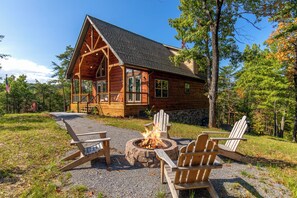 Unclassified image, 4 of 46, button - Fabulous 4-bedroom cabin with hot tub + game room in scenic Sevierville (Sevierville)