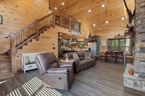 Unclassified image, 5 of 46, button - Fabulous 4-bedroom cabin with hot tub + game room in scenic Sevierville (Sevierville)