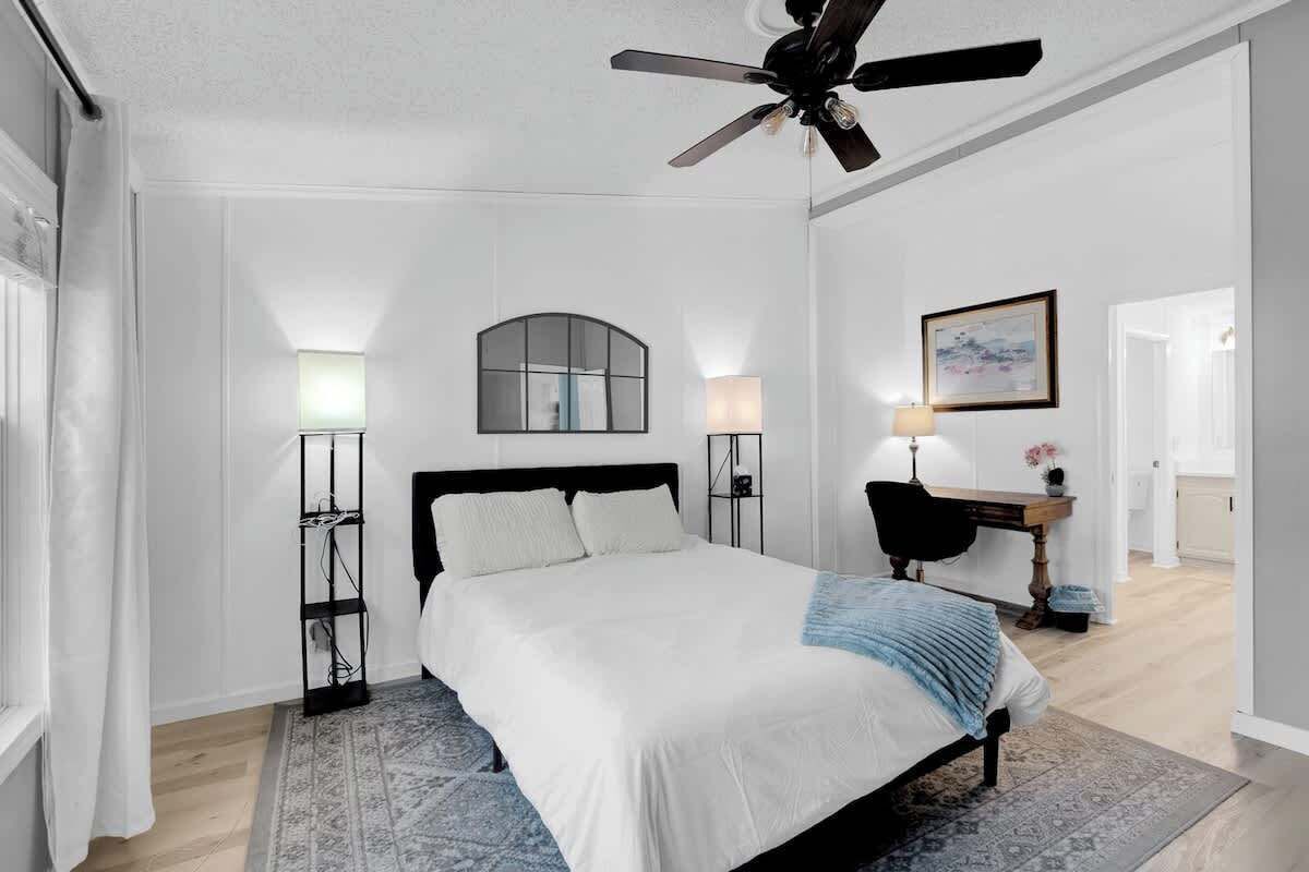 5 bedrooms, iron/ironing board, WiFi, bed sheets